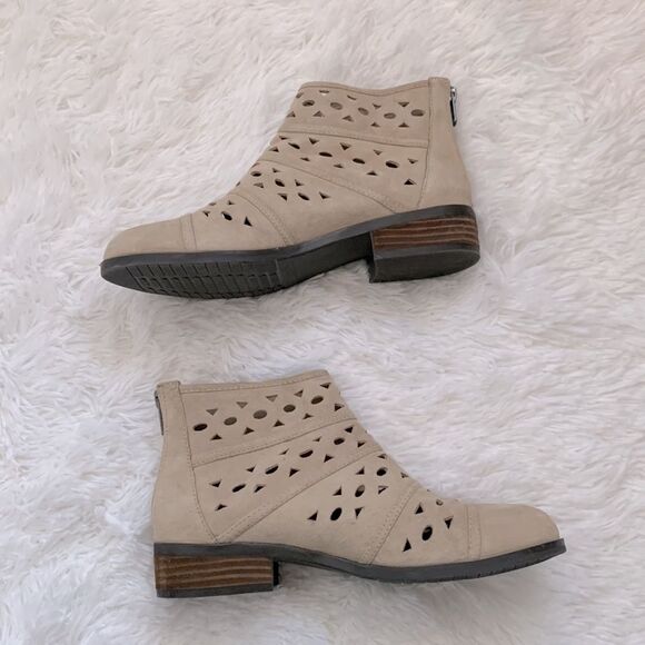 Array Portland Suede Leather Laser Cutout Ankle Boots Booties Sand Tan Sz 7 - Picture 3 of 10